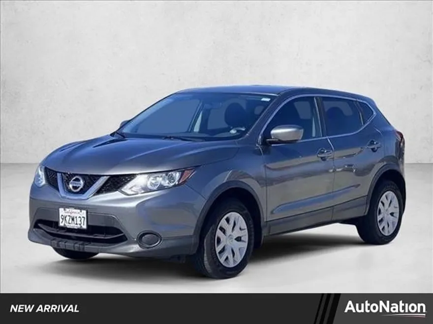 2017 Nissan Rogue Sport S photo 1