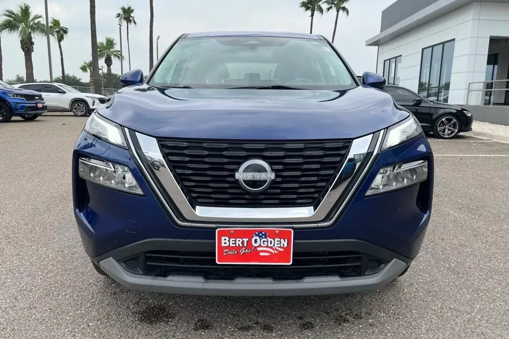 2022 Nissan Rogue SV photo 1