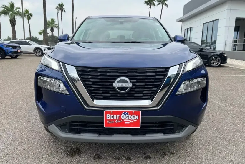 2022 Nissan Rogue SV photo 1