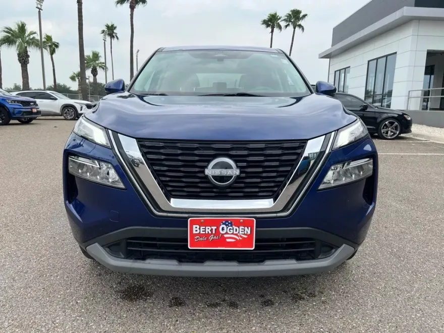 2022 Nissan Rogue SV photo 1