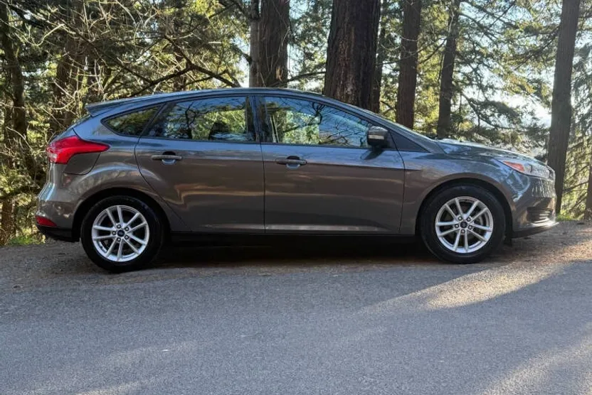2017 Ford Focus SE photo 1