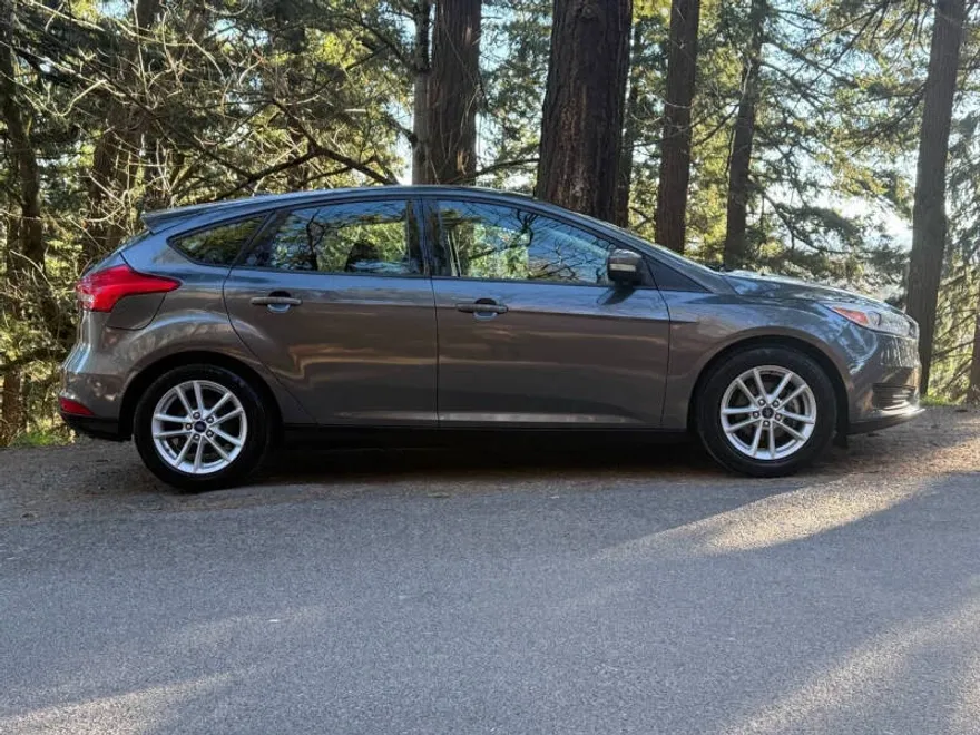 2017 Ford Focus SE photo 1