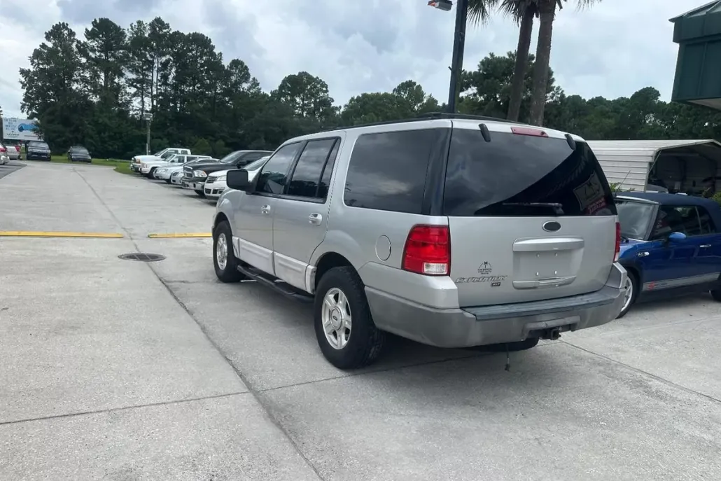 2003 Ford Expedition XLT photo 1