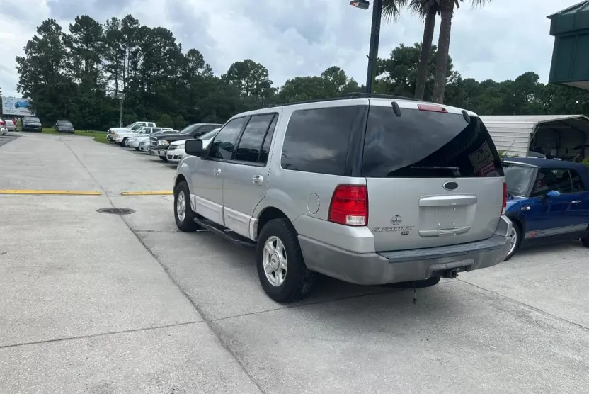 2003 Ford Expedition XLT photo 1