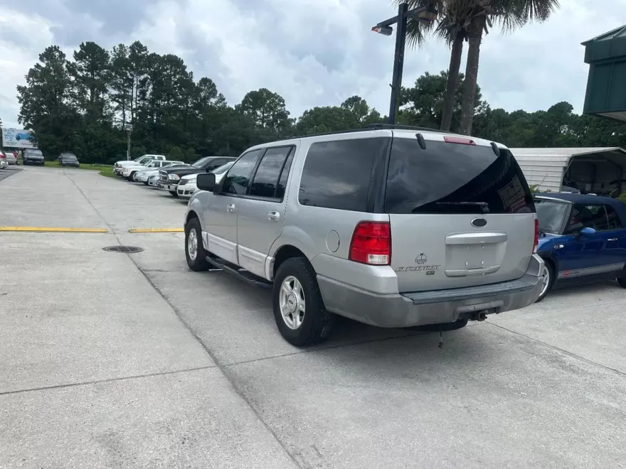 2003 Ford Expedition XLT photo 1