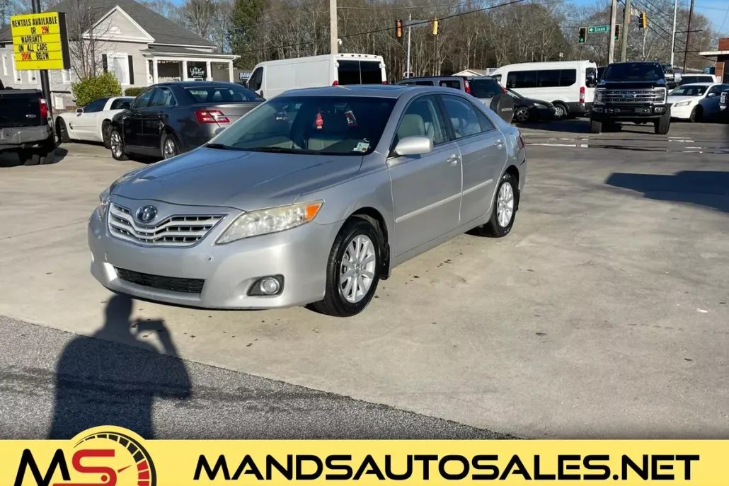 2010 Toyota Camry XLE photo 1