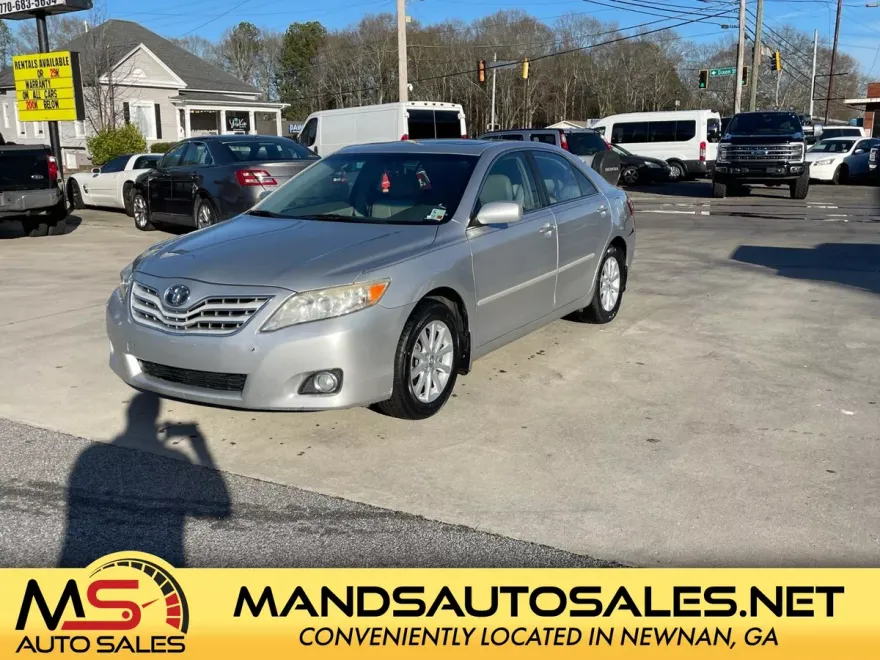 2010 Toyota Camry XLE photo 1