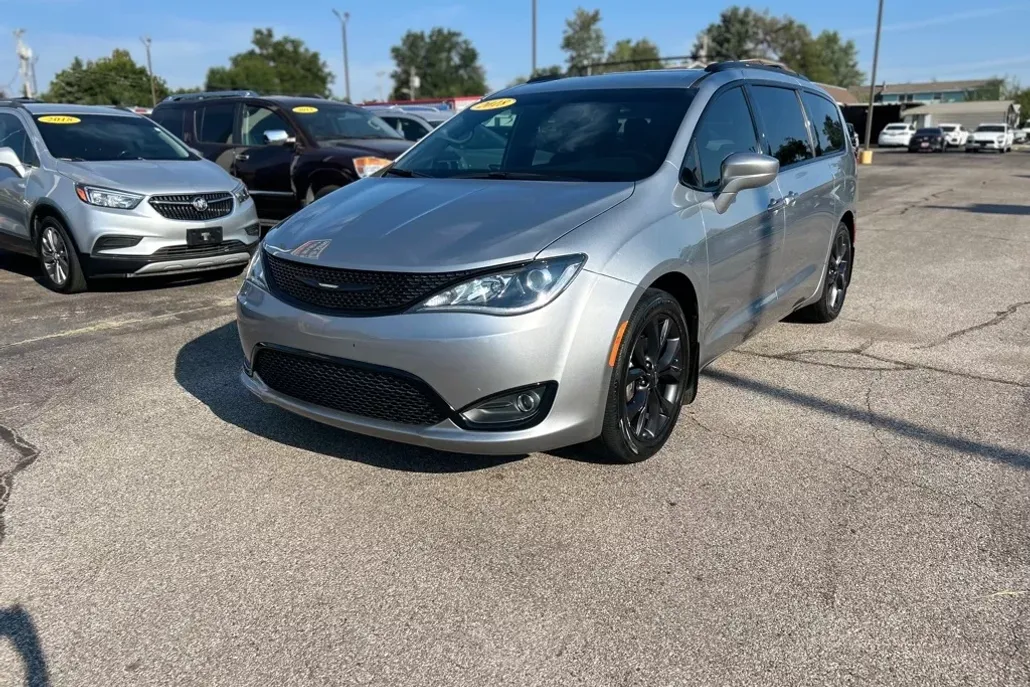 2018 Chrysler Pacifica Touring Plus photo 1