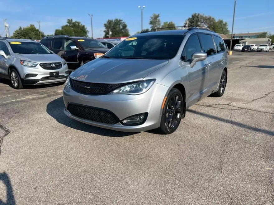 2018 Chrysler Pacifica Touring Plus photo 1