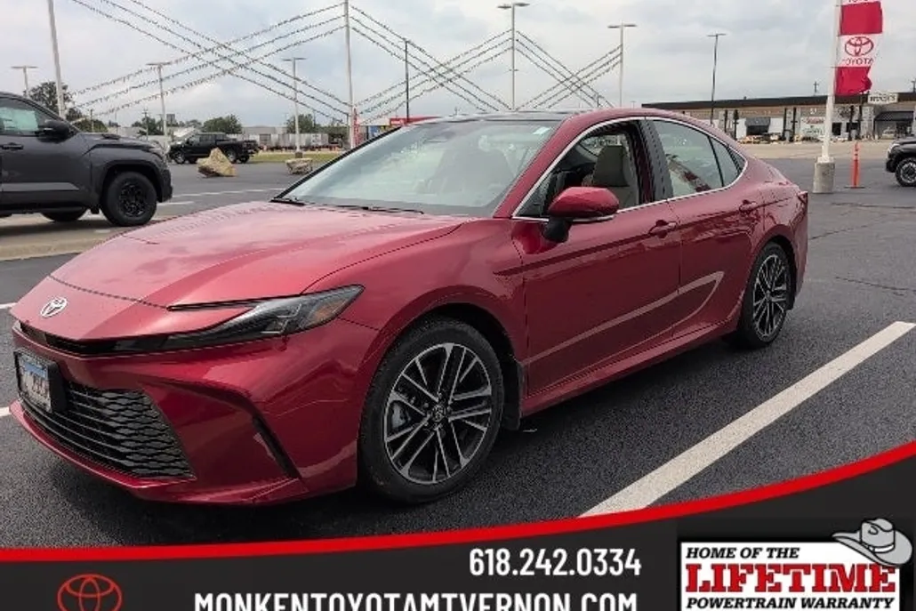2025 Toyota Camry XLE photo 1