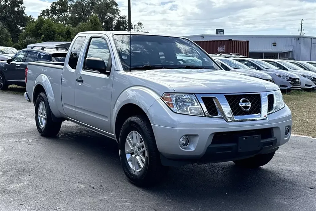 2015 Nissan Frontier SV photo 1