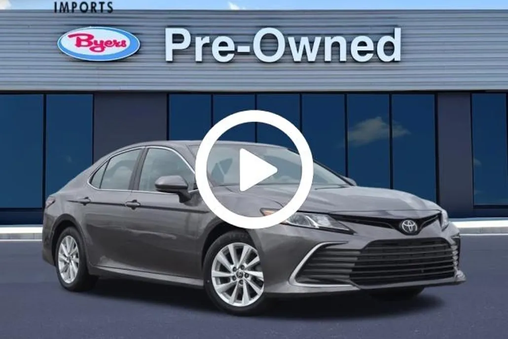 2022 Toyota Camry LE photo 1