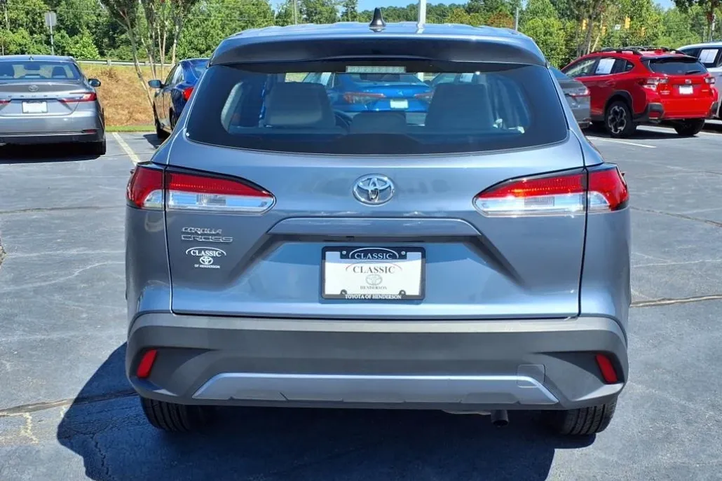 2023 Toyota Corolla Cross L photo 1