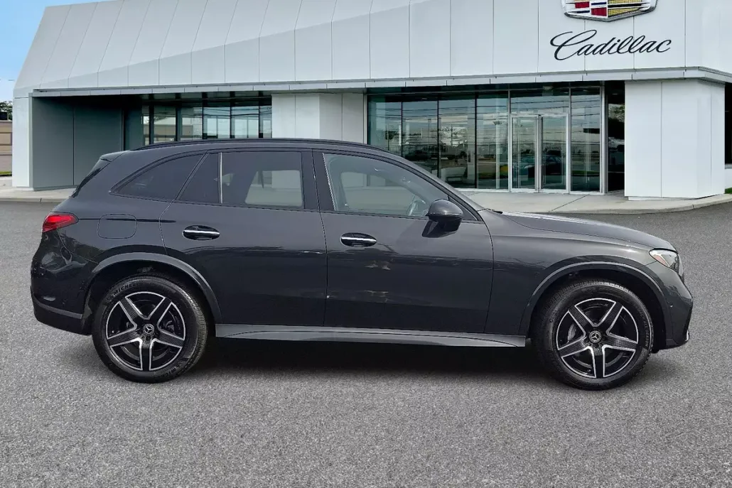 2025 Mercedes Benz GLC 300 4MATIC photo 1