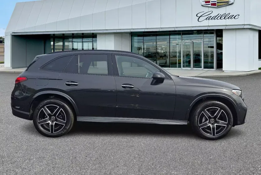2025 Mercedes Benz GLC 300 4MATIC photo 1
