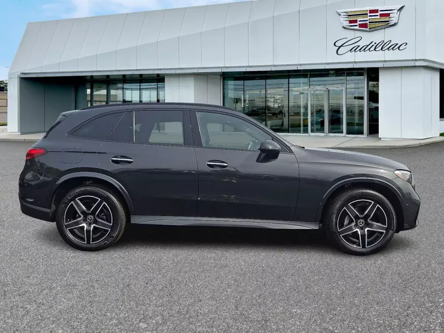 2025 Mercedes Benz GLC 300 4MATIC photo 1