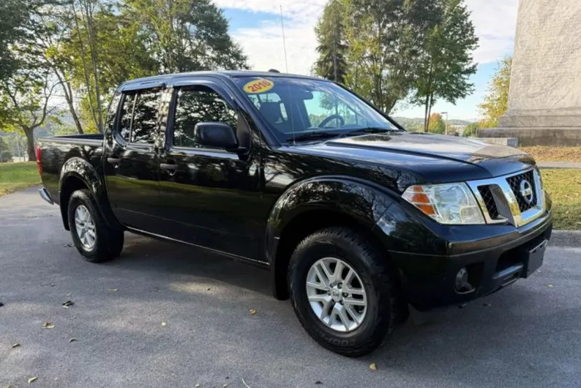 2016 Nissan Frontier SV photo 1