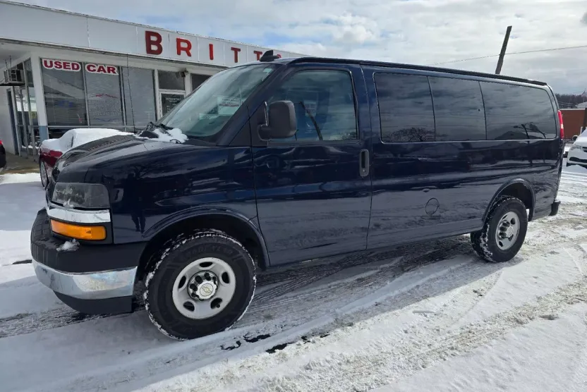 2020 Chevrolet Express Passenger 3500 photo 1