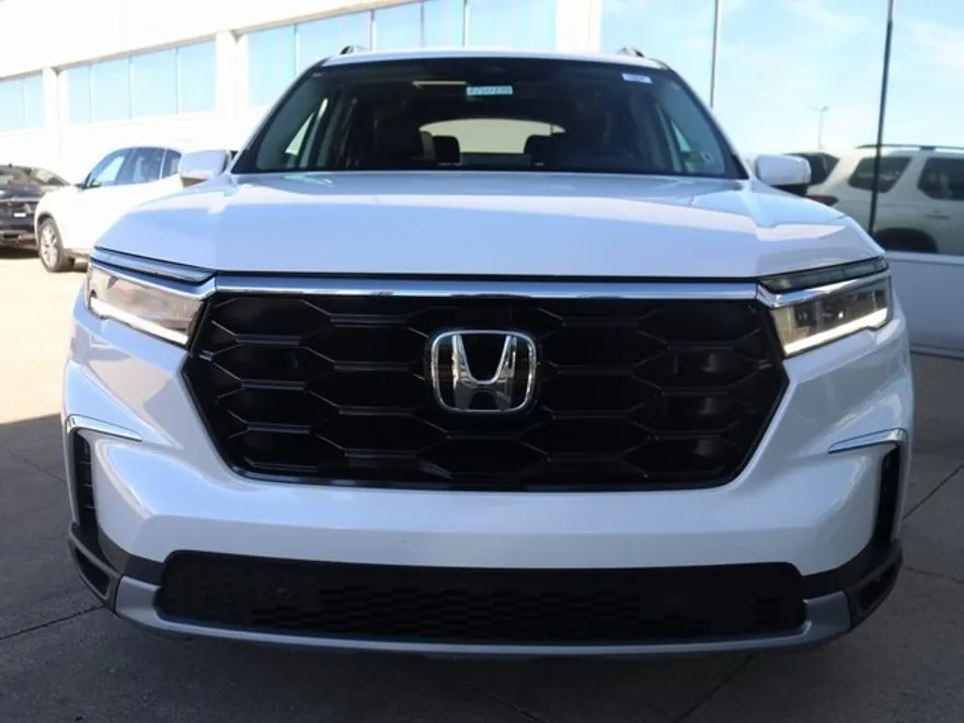 2025 Honda Pilot Touring photo 1