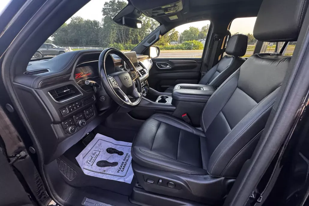 2024 Chevrolet Suburban Z71 photo 1