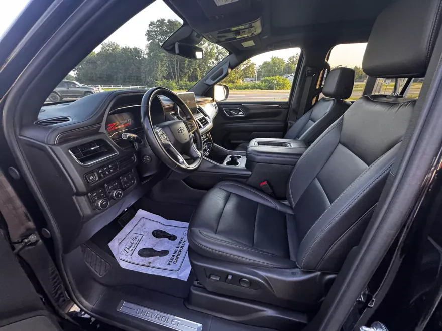 2024 Chevrolet Suburban Z71 photo 1
