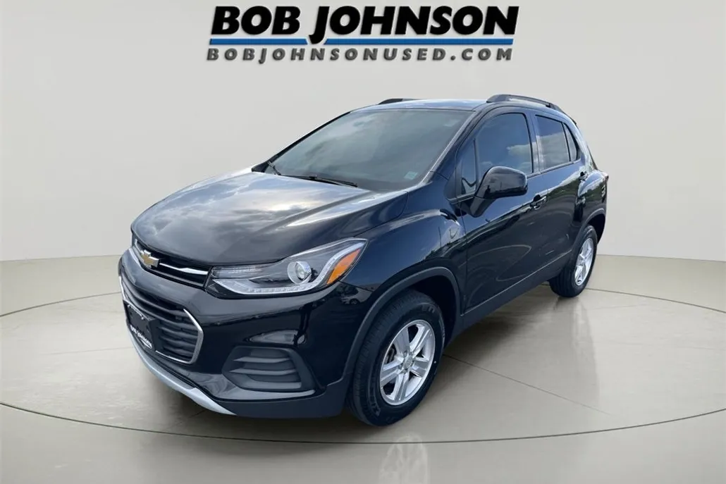 2022 Chevrolet Trax LT photo 1