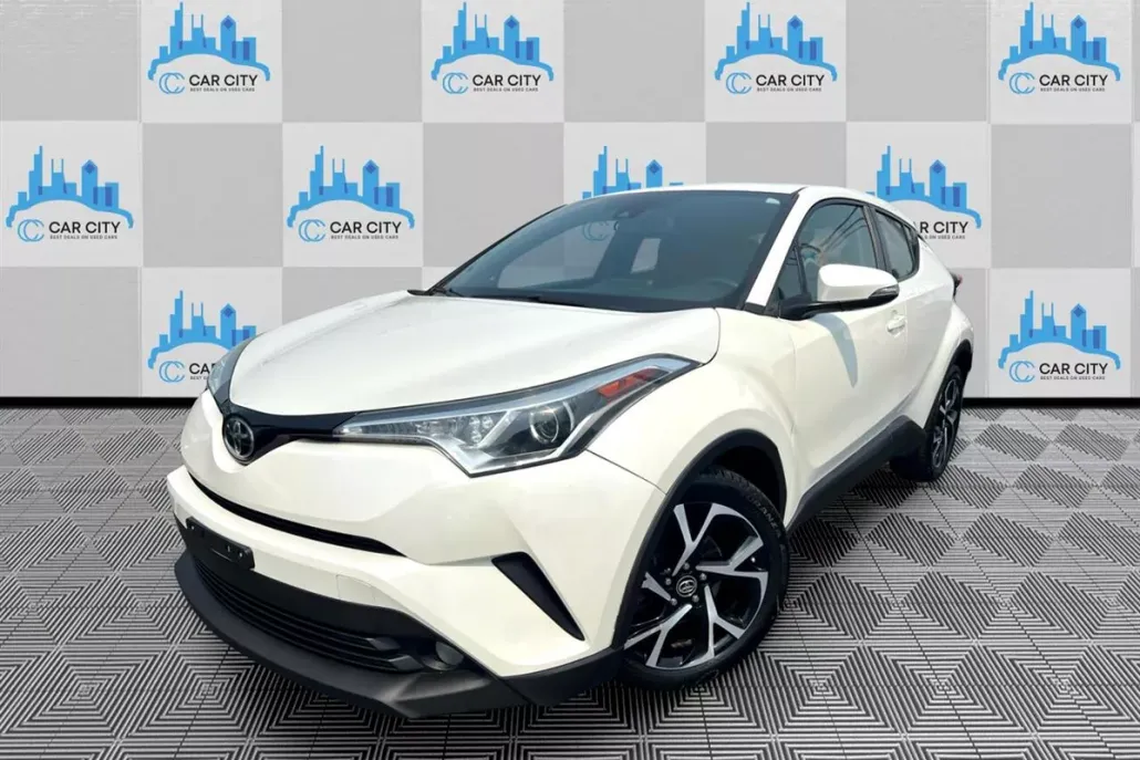 2018 Toyota C-HR XLE photo 1