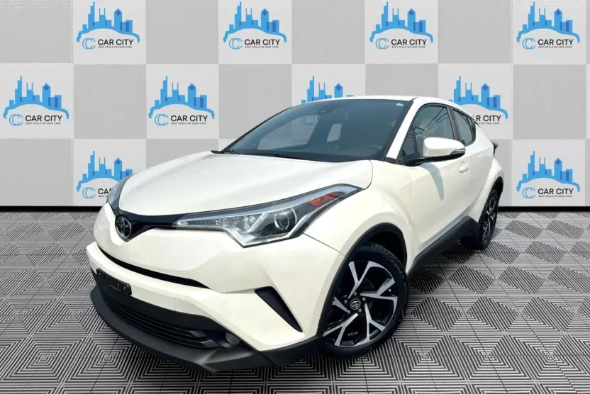2018 Toyota C-HR XLE photo 1