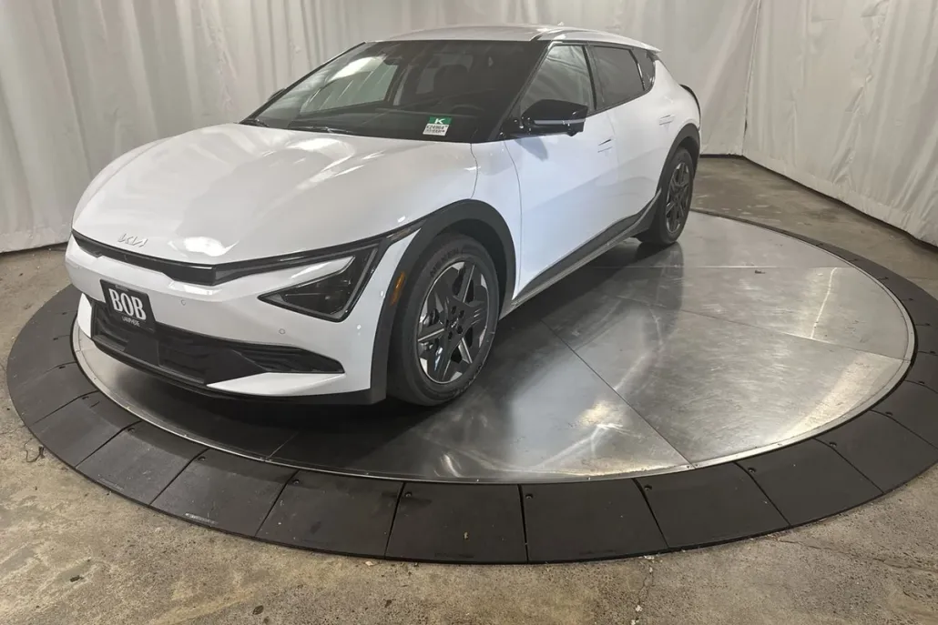 2025 Kia EV6 Light photo 1