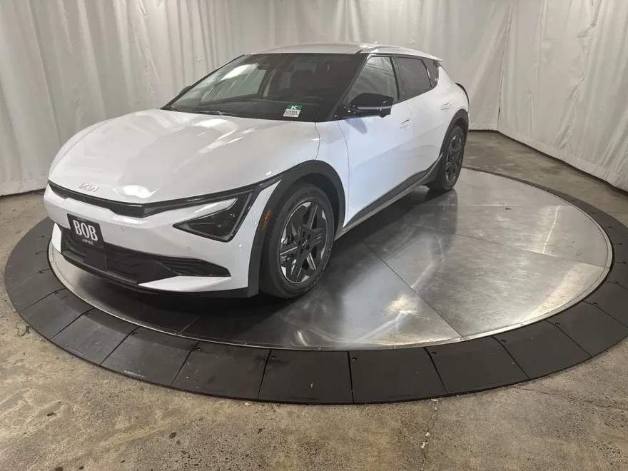 2025 Kia EV6 Light photo 1