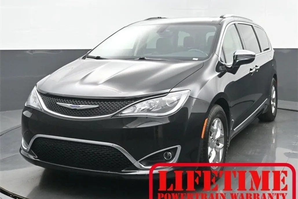 2020 Chrysler Pacifica Limited photo 1