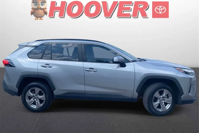 2023 Toyota RAV4 XLE photo 1