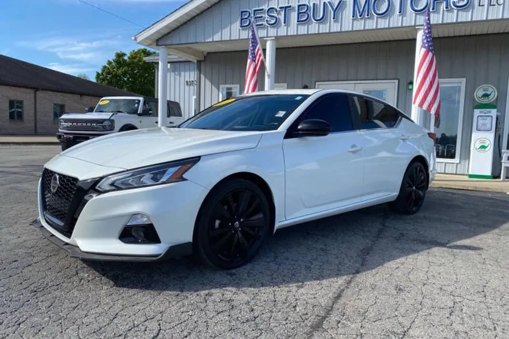 2022 Nissan Altima 2.5 SR photo 1