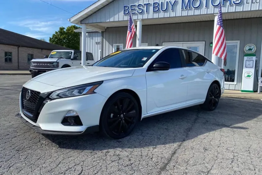 2022 Nissan Altima 2.5 SR photo 1