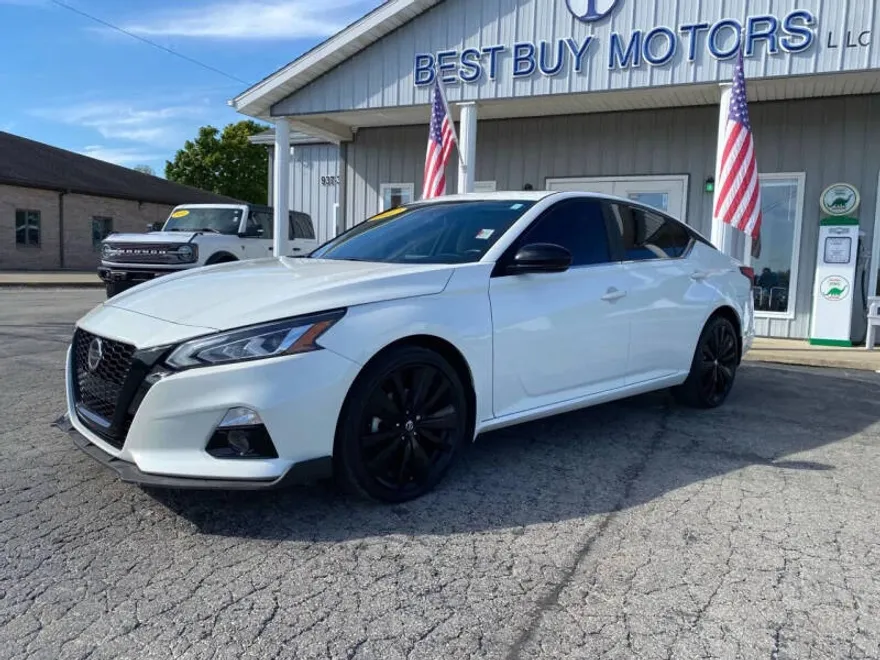 2022 Nissan Altima 2.5 SR photo 1
