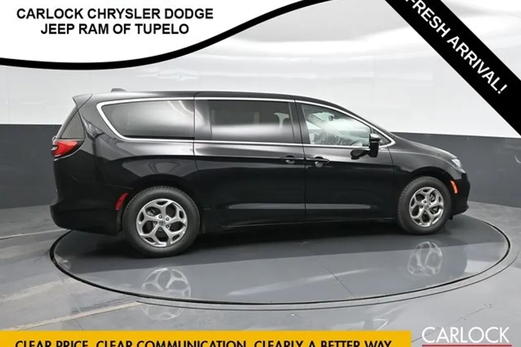 2024 Chrysler Pacifica Limited photo 1