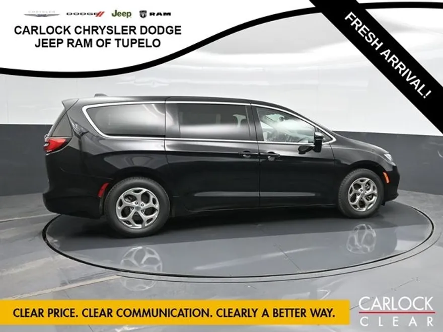 2024 Chrysler Pacifica Limited photo 1