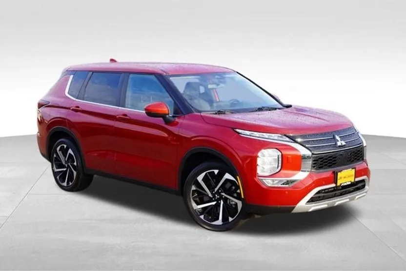 2024 Mitsubishi Outlander SE photo 1