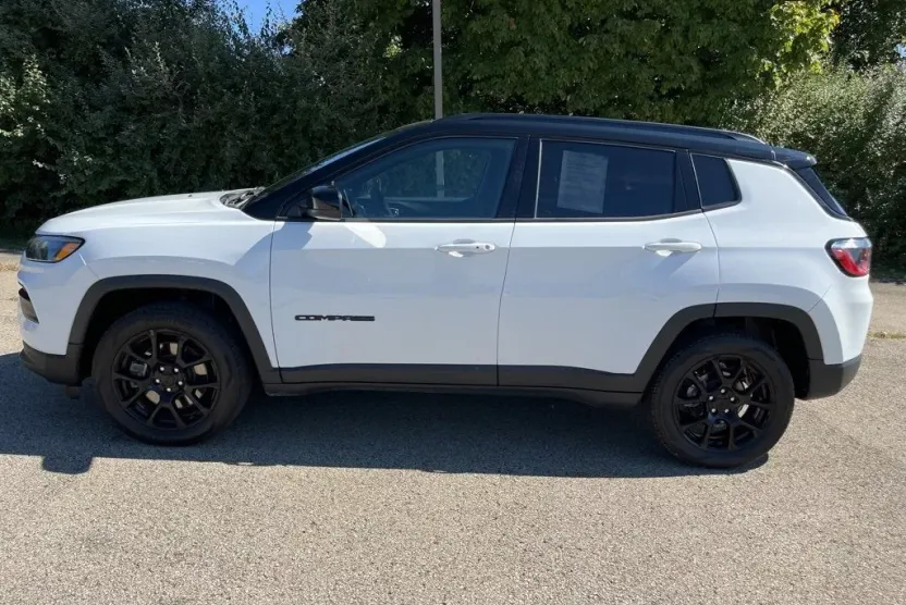 2023 Jeep Compass Altitude photo 1