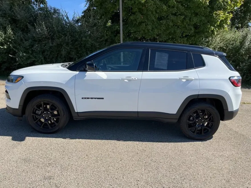 2023 Jeep Compass Altitude photo 1