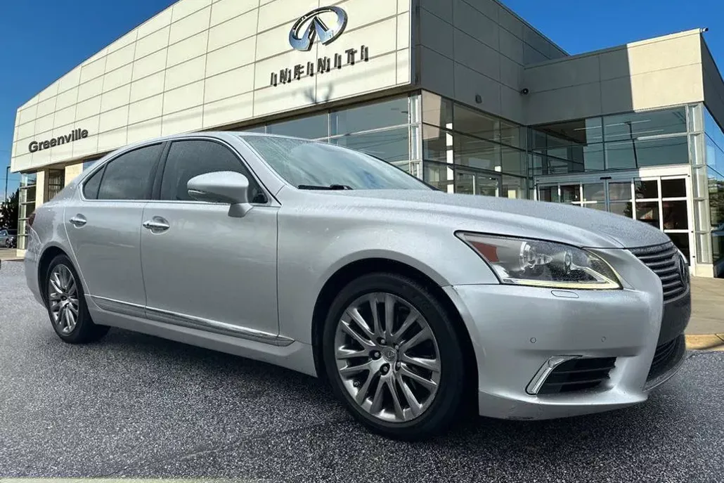 2017 Lexus LS 460 photo 1