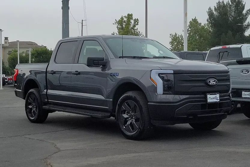 2025 Ford F-150 Lightning photo 1