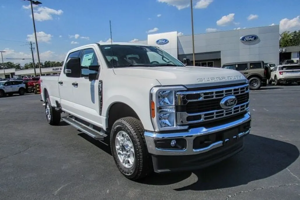 2025 Ford F-350 photo 1