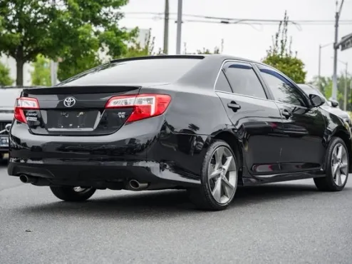 2014 Toyota Camry SE photo 4