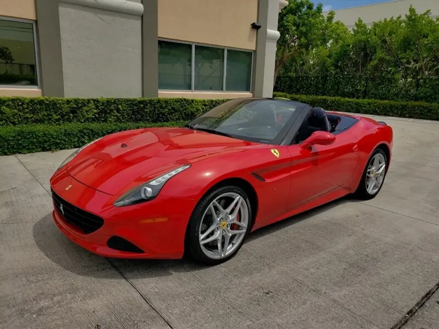 2016 Ferrari California T photo 1