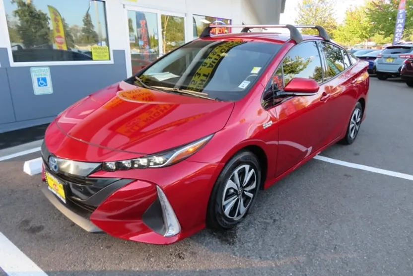 2017 Toyota Prius Prime Three Four photo 1