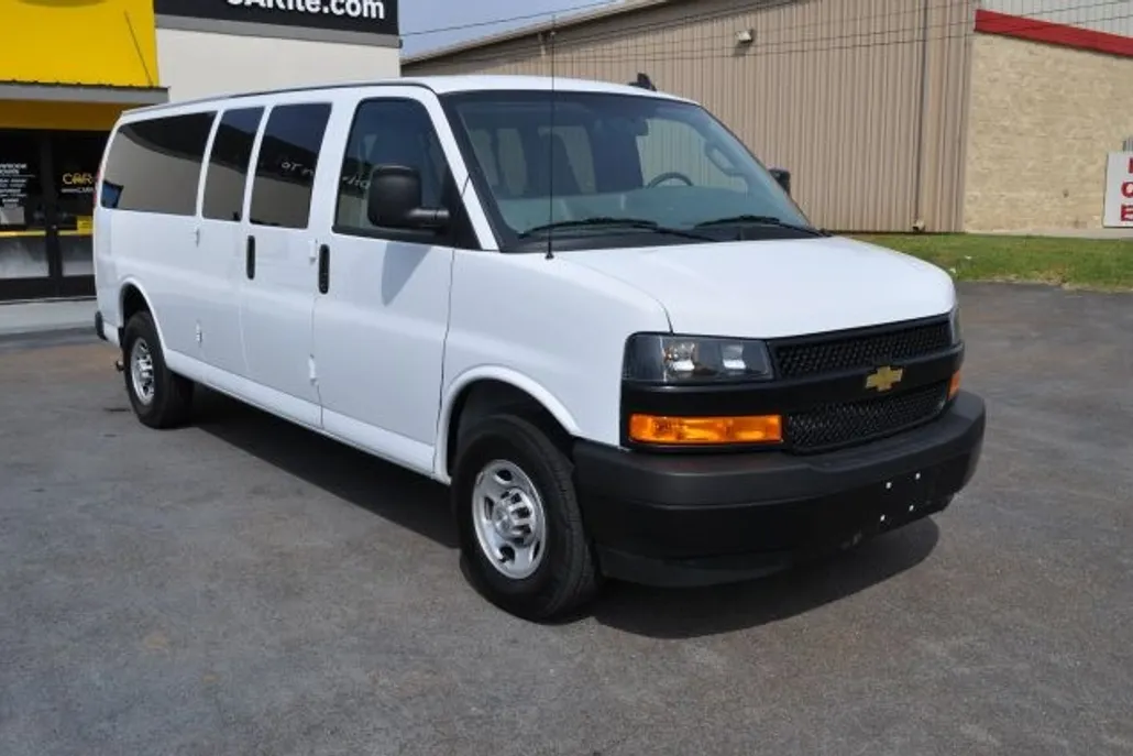 2023 Chevrolet Express LS 3500 photo 1
