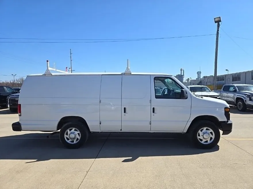 2014 Ford E-250 Cargo photo 1