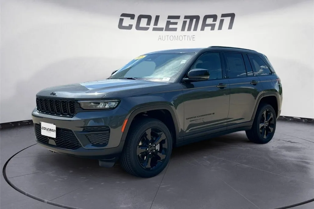 2025 Jeep Grand Cherokee Altitude photo 1