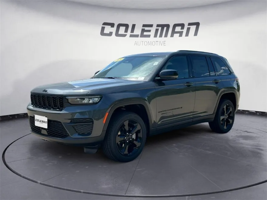 2025 Jeep Grand Cherokee Altitude photo 1